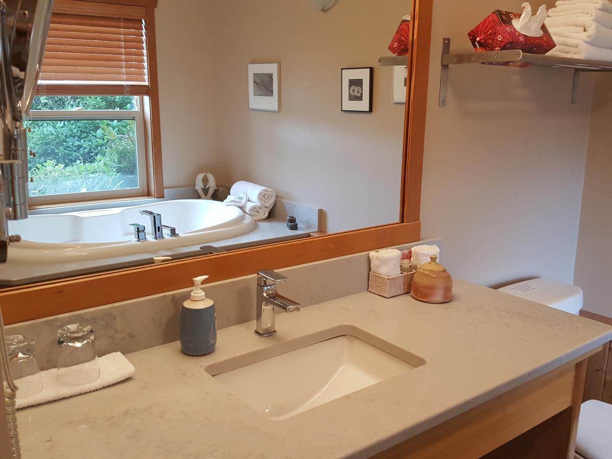 Reef Point Oceanfront Bed And Breakfast Ucluelet Εξωτερικό φωτογραφία