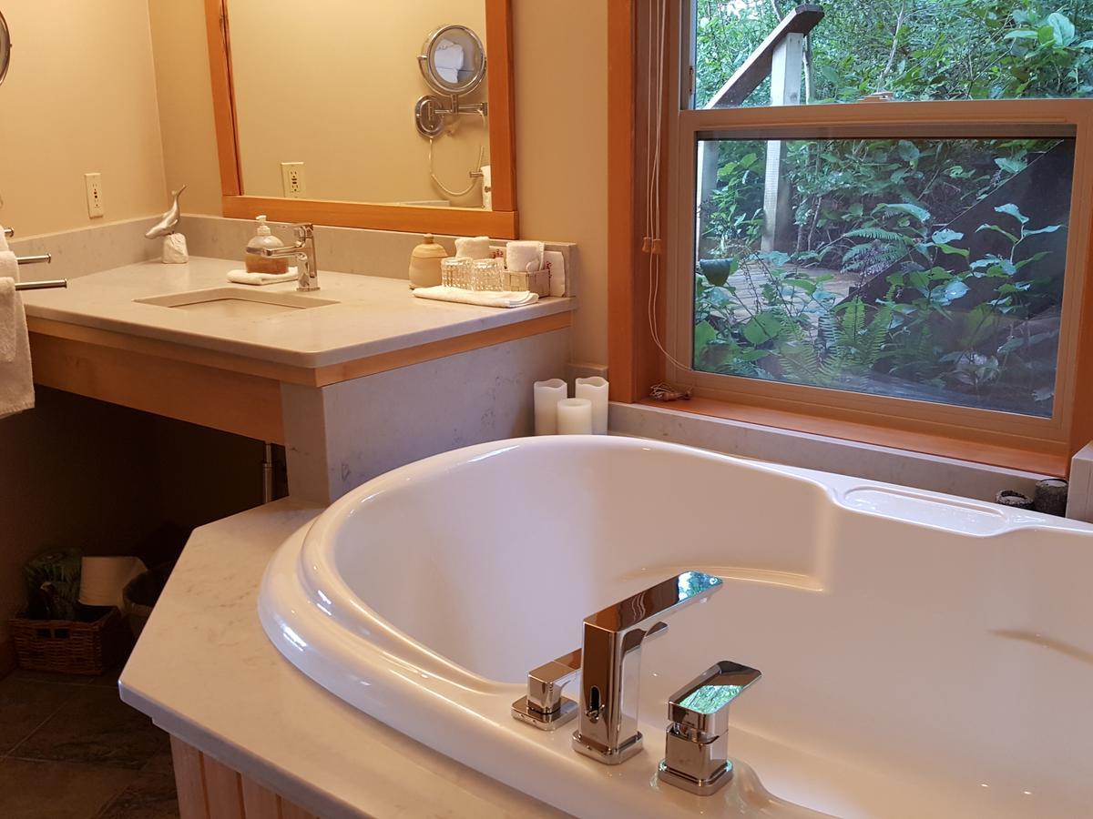 Reef Point Oceanfront Bed And Breakfast Ucluelet Εξωτερικό φωτογραφία