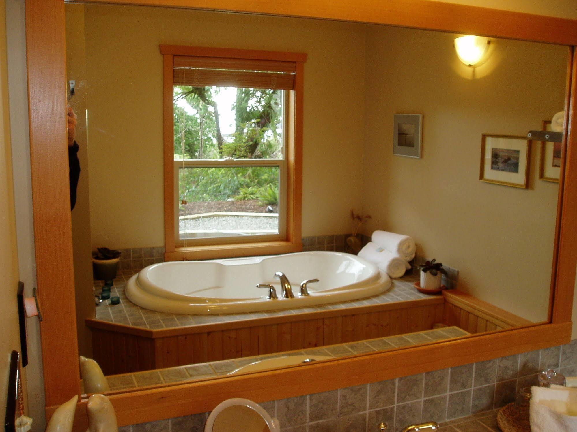 Reef Point Oceanfront Bed And Breakfast Ucluelet Εξωτερικό φωτογραφία